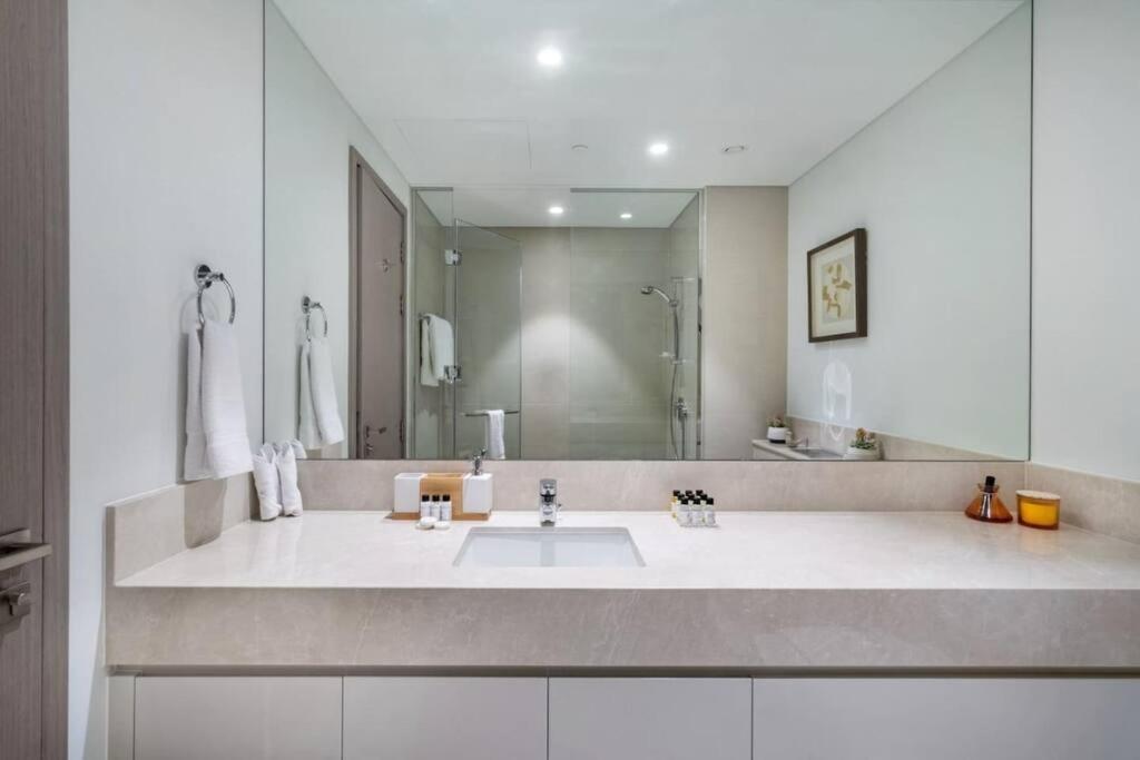 First Class 2br In The Heart Of Downtown *